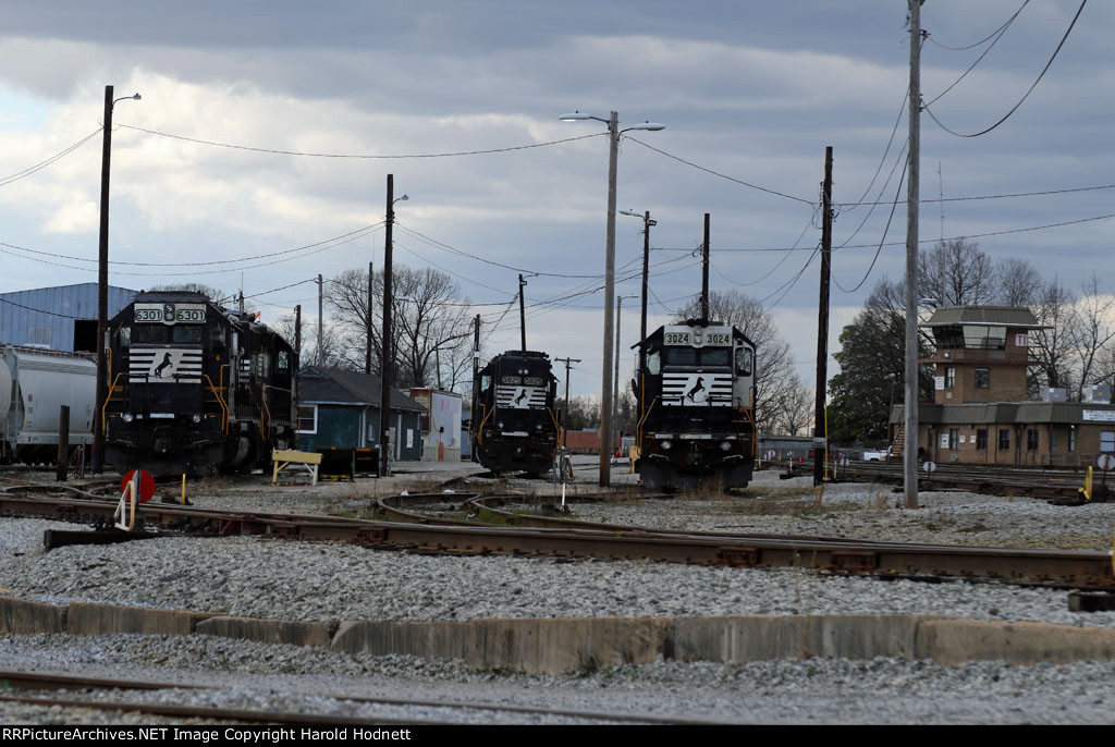 NS 6301, 5825, and 3024 are parked across from Pomona Tower